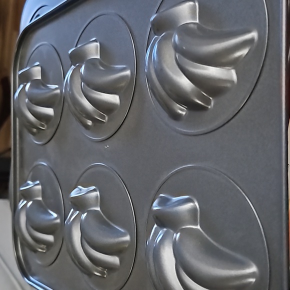 Pair Of 6 Cavity Mini Banana Hand Bread Muffin Pans - Picture 3 of 4